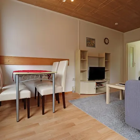 Attraktive Raeuberkuhle In