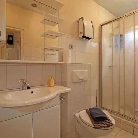 Attraktive Raeuberkuhle In *