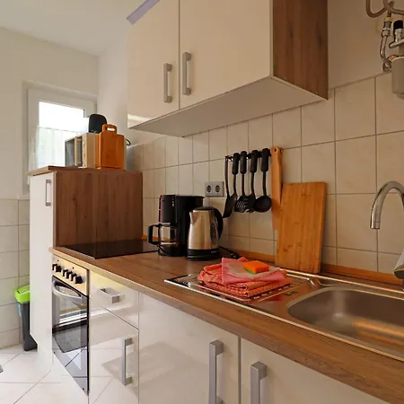 Attraktive Raeuberkuhle In 科瑟罗