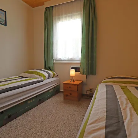 Attraktive Raeuberkuhle In 科瑟罗