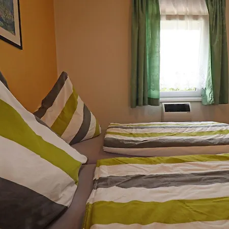 Attraktive Raeuberkuhle In * 科瑟罗