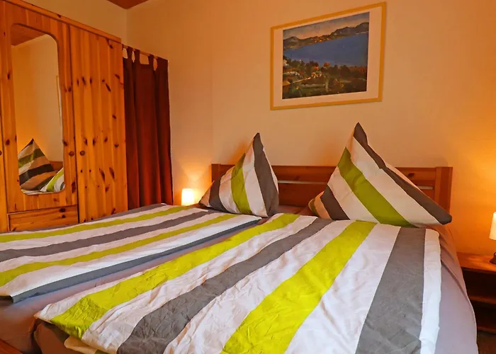 Attraktive Raeuberkuhle In Козеров