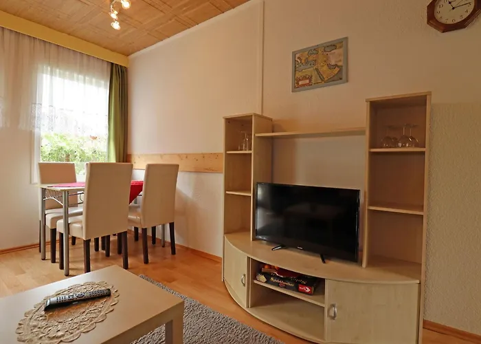 Attraktive Raeuberkuhle In Дом отдыха Козеров