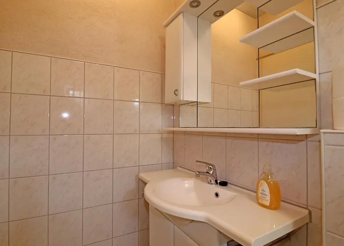 Attraktive Raeuberkuhle In